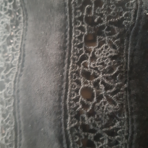 Wilfred Aritzia Black Tee w/lace detail - Picture 5 of 5